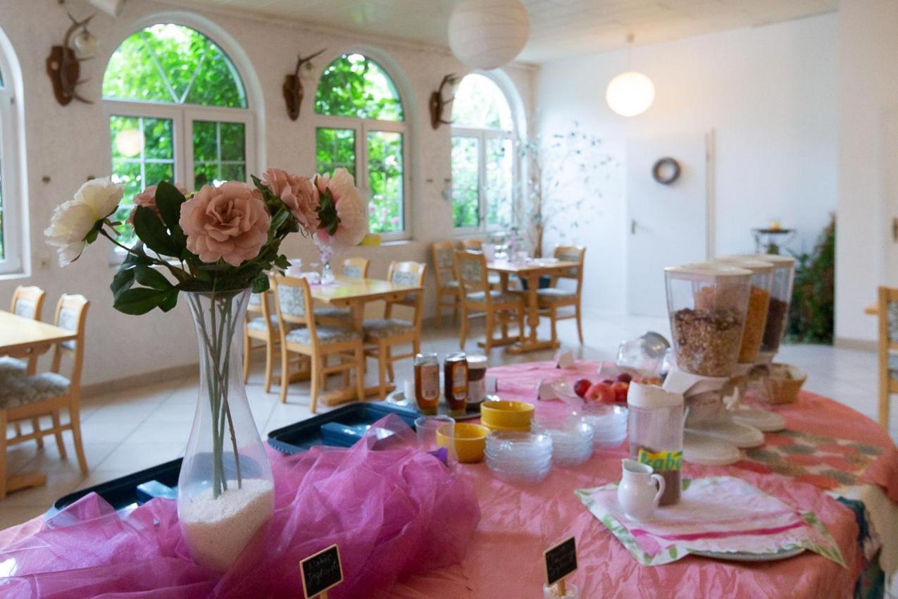 Hotel Dolgesheim Eksteriør billede