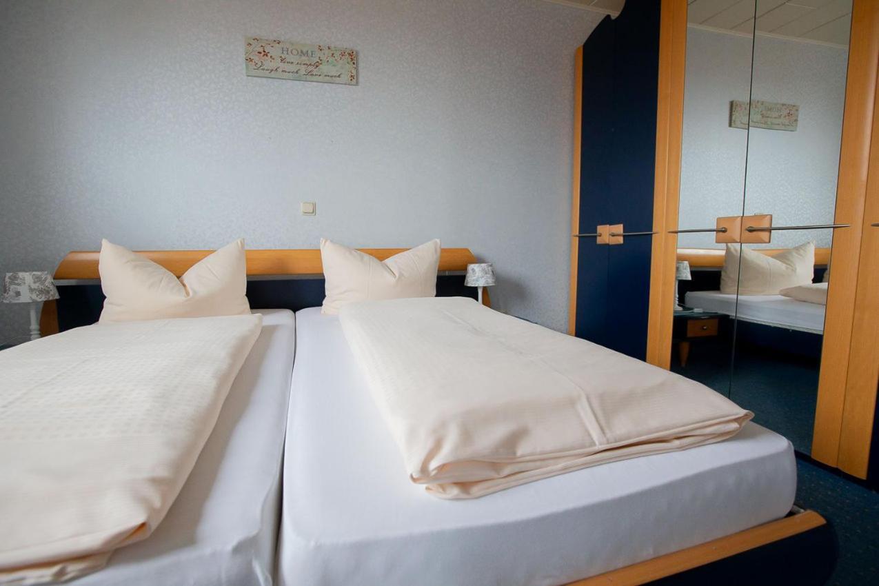 Hotel Dolgesheim Eksteriør billede