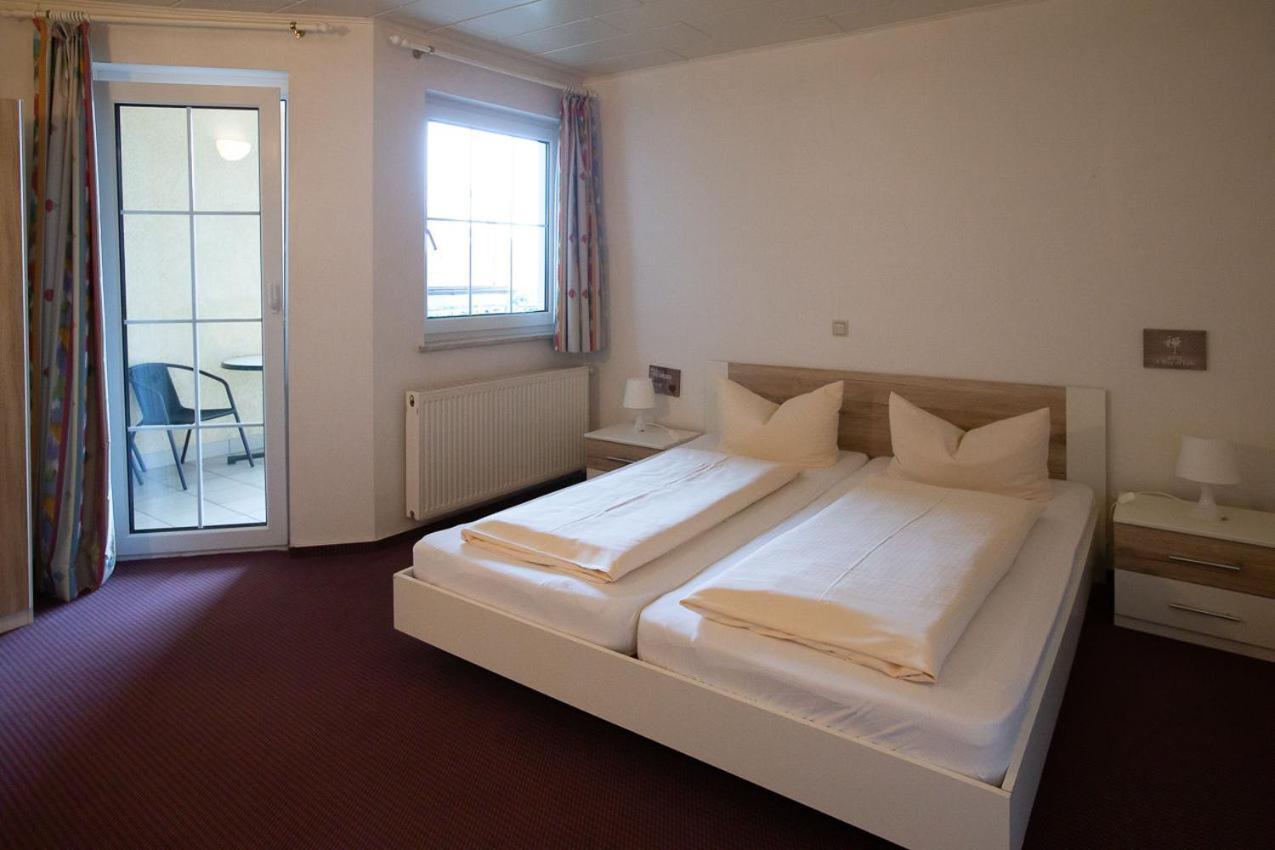 Hotel Dolgesheim Eksteriør billede