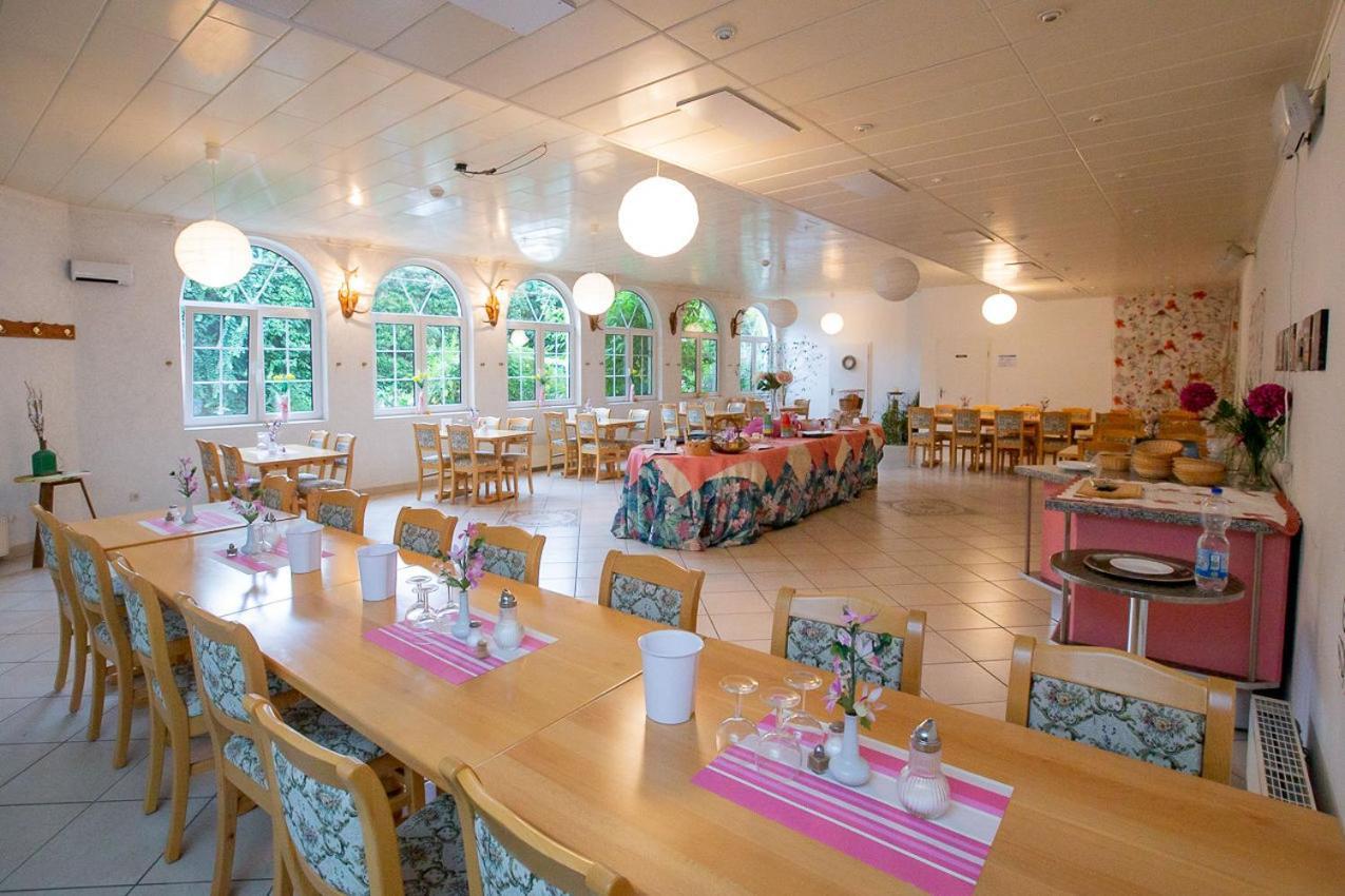 Hotel Dolgesheim Eksteriør billede