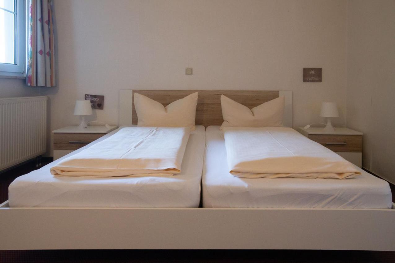 Hotel Dolgesheim Eksteriør billede