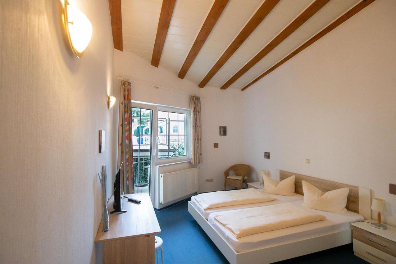 Hotel Dolgesheim Eksteriør billede