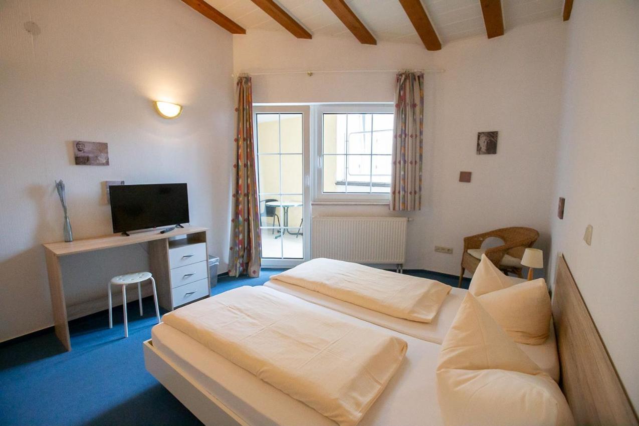 Hotel Dolgesheim Eksteriør billede